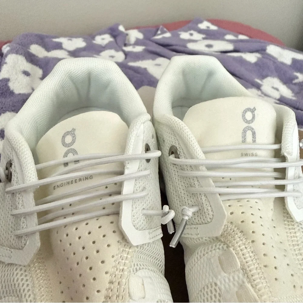 On Running White Cloud 5 Running Sneakers - Picture 6 of 8